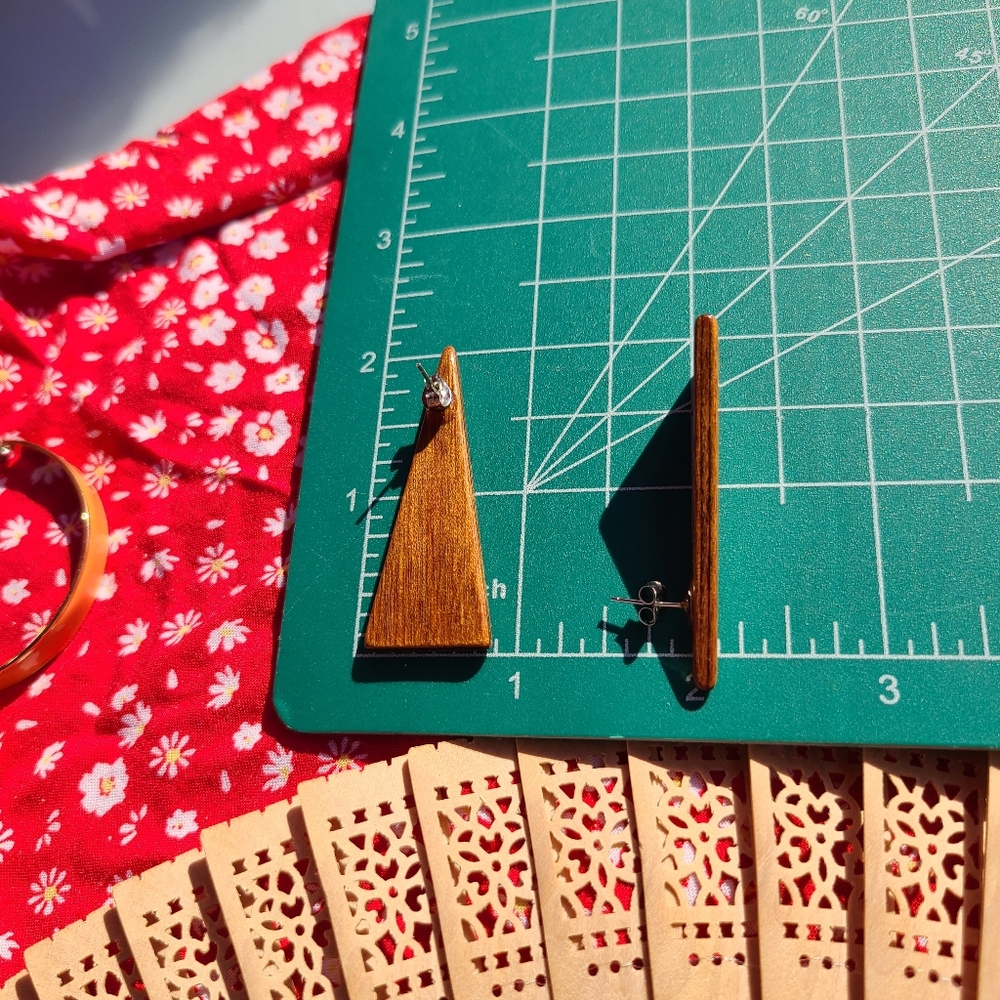 Vintage America Wooden Triangle Earrings - Picture 5 of 5